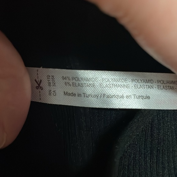 Out From Under size Small Petite Black Sleeveless Halter V-neck Ribbed Crop Top - Picture 6 of 7